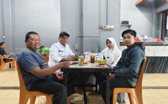 Staf Bawaslu Kabupaten Indragiri Hulu, Ardi Amsyar, S.I.Kom, bersama Komunitas Peduli Demokrasi Indragiri Hulu (KPD-INHU)