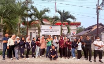 Jajaran Bawaslu INHU Pada saat Jalan sehat pada program  Jumat Sehati  