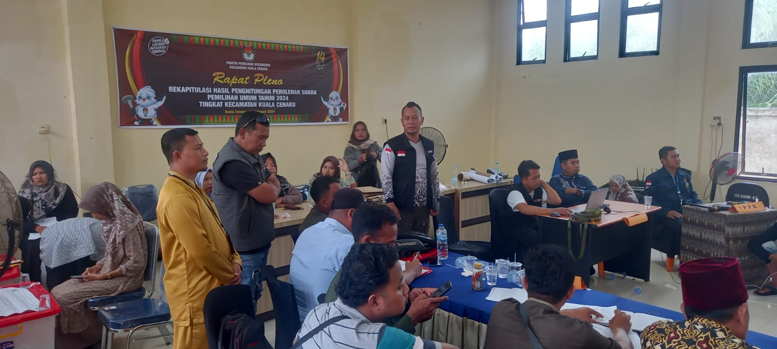 Koordinator divisi Pencegahan, Partisipasi Masyarakat, dan Hubungan Masyarakat Bawaslu Kabupaten Indragiri Hulu, Said M Affandi saat melakukan Monitoring di Kecamatan Kuala Cenaku