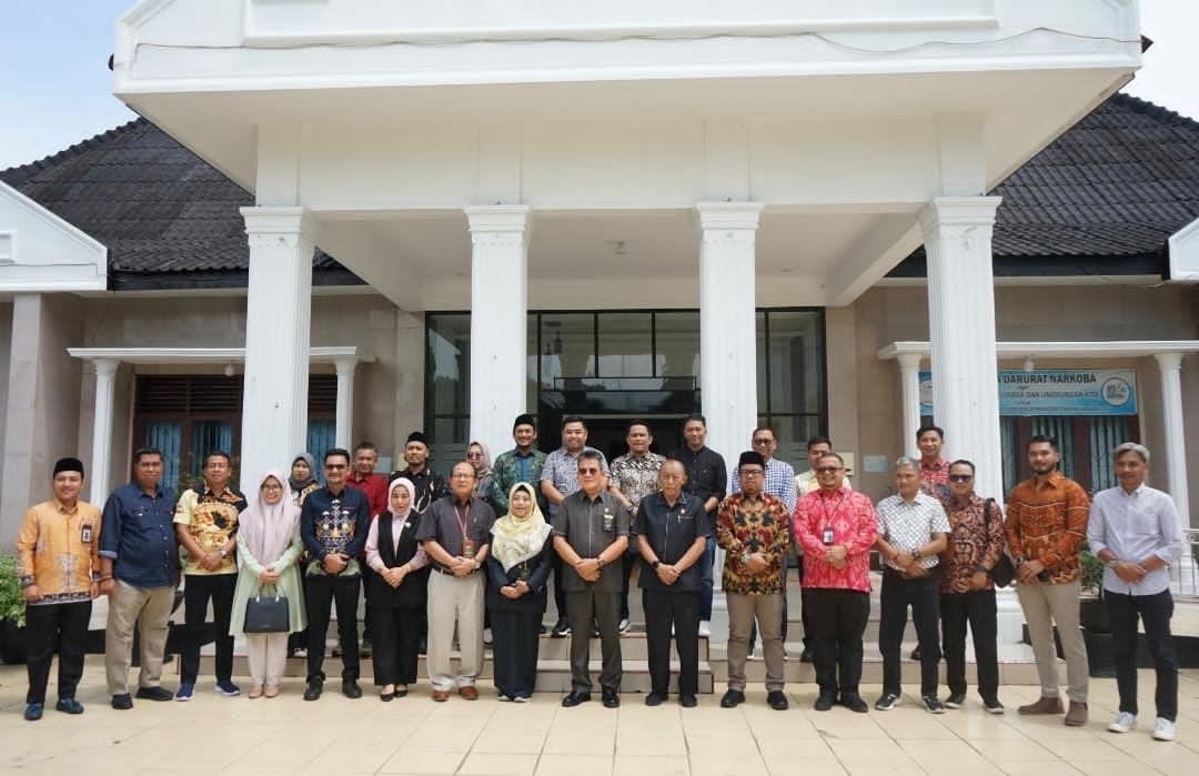 Photo Bersama Bawaslu Kabupaten/Kota se Provinsi Riau di Kantor  engadilan Tinggi Tata Usaha Negara (PTUN)  Medan