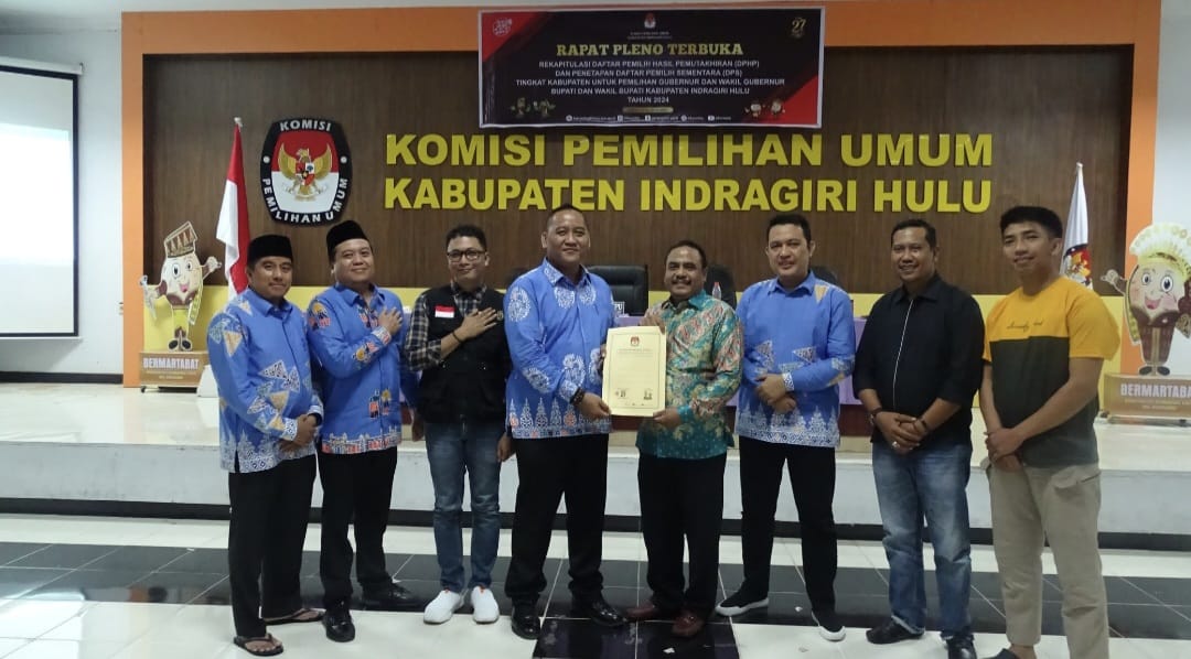 Ketua dan anggota Bawaslu INHU Pada Saat rapat pleno terbuka Komisi Pemilihan Umum (KPU) Inhu tentang rekapitulasi Data Pemilih Sementara (DPS) di Aula KPU Inhu, Sabtu (10/08/2024).