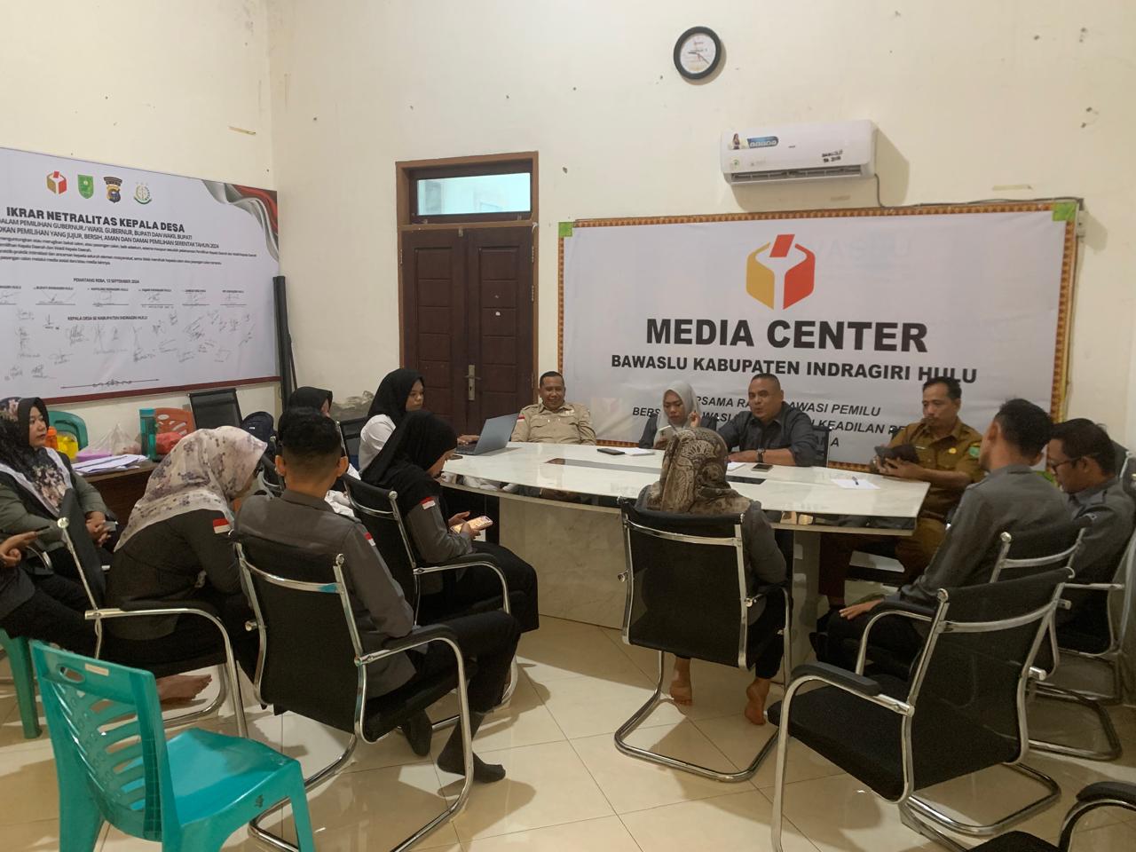 Rapat Mingguan Bawaslu INHU