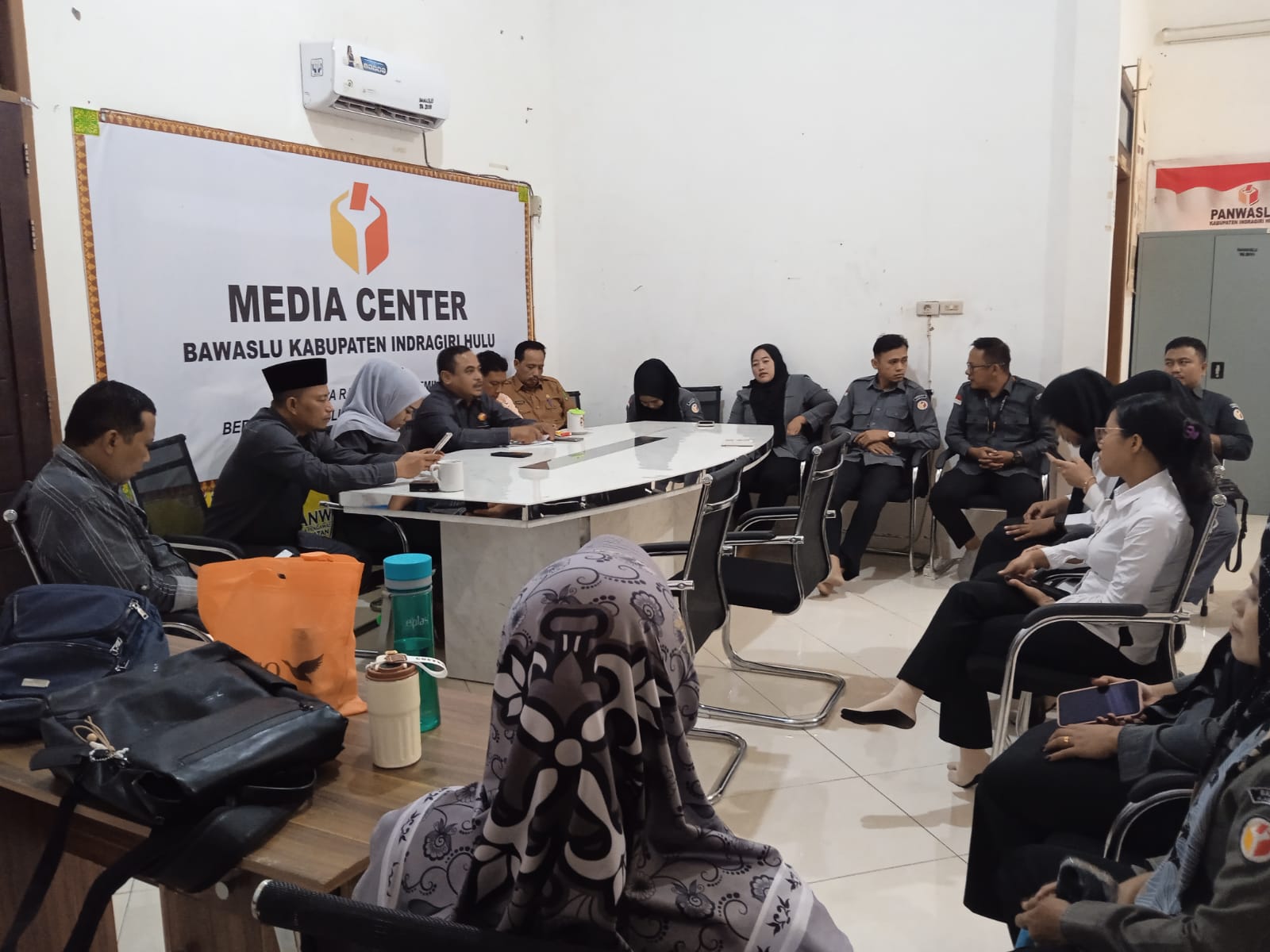 Rapat Mingguan Bawaslu INHU