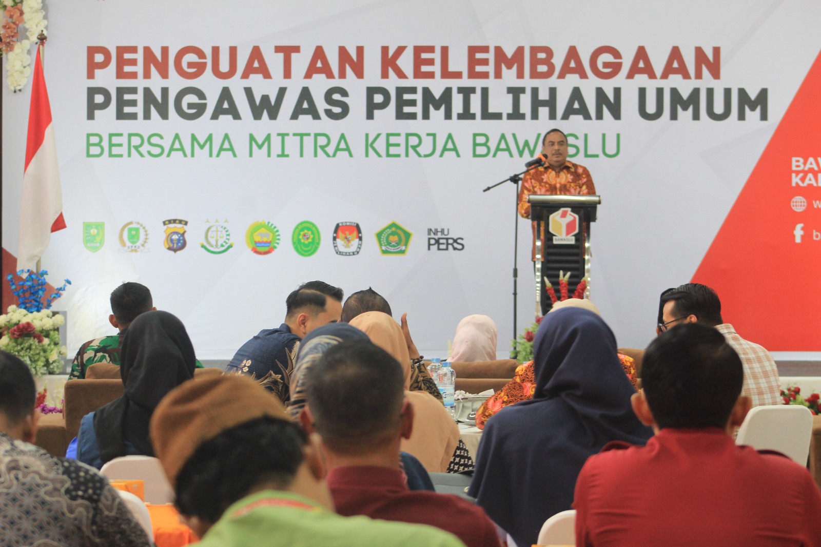 Badan Pengawas Pemilihan Umum (Bawaslu) Kabupaten Indragiri Hulu (INHU) menggelar kegiatan Penguatan Kelembagaan Pengawas Pemilu bersama mitra kerja di Hotel Rafana, Kamis (04/09/2025). 