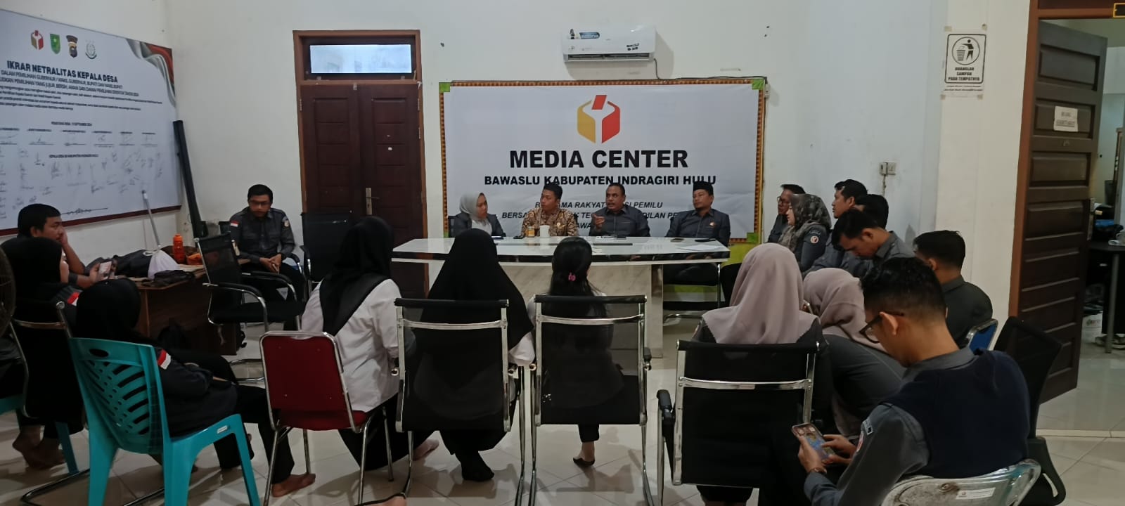 Rapat Mingguan Bawaslu INHU
