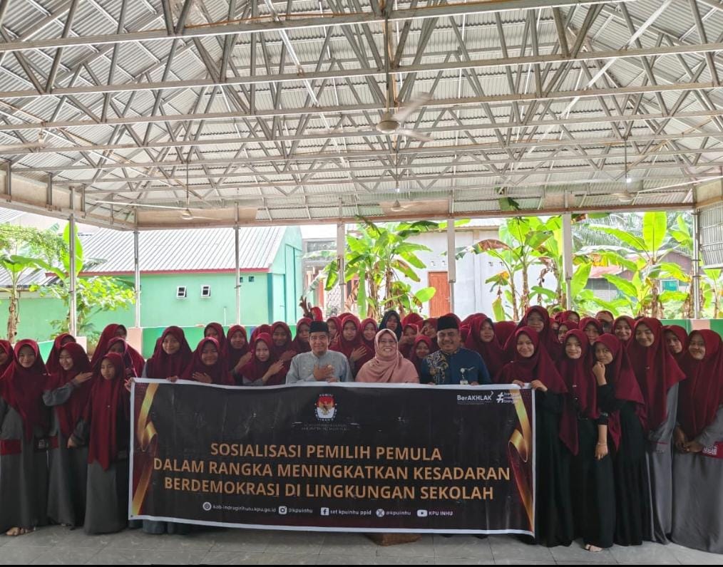 Ketua Bawaslu INHU Saat kegiatan di SMA IT Kahar Rahman Rengat