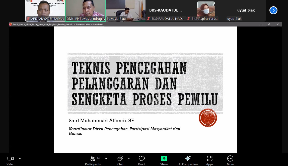 Anggota Bawaslu INHU Saat menjadi Pemateri Pada kegiatan Pendidikan Pengawasan Partisipatif