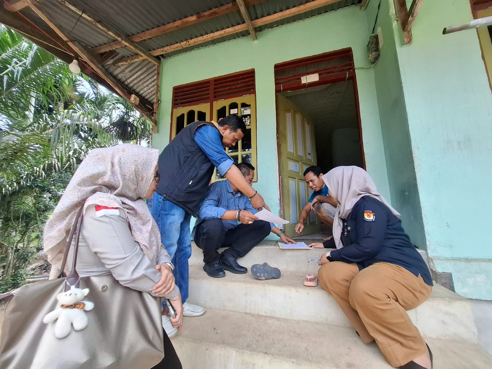 Anggota Bawaslu INHU Said M Affandi saat melakukan Pengawasan Coktas PDPB di Kecamatan rengat