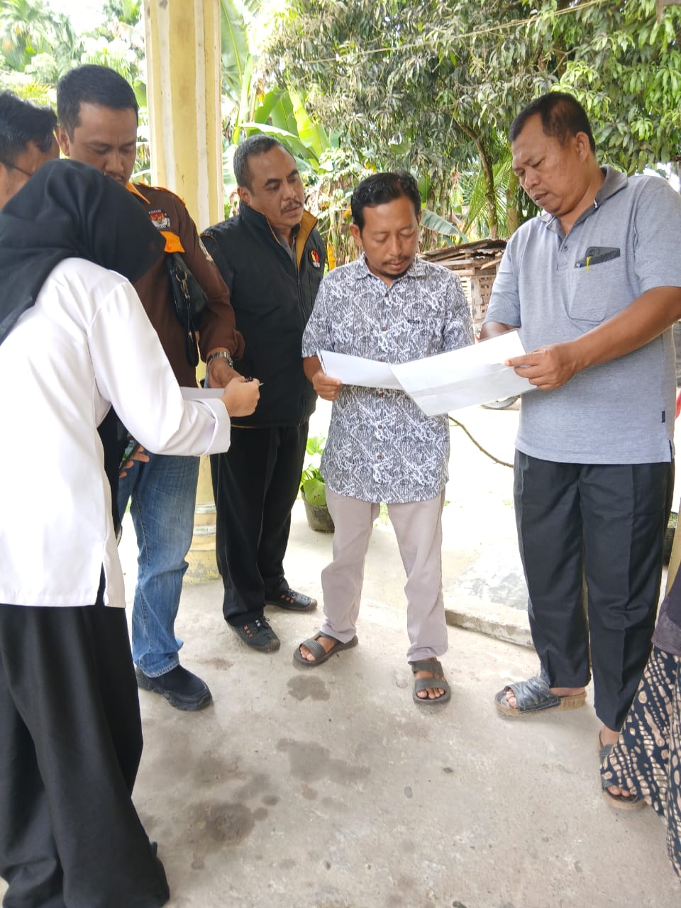 Ketua Bawaslu INHU Dedi Risanto saat melakukan Pengawasan COKTAS PDPB di Kec Seberida