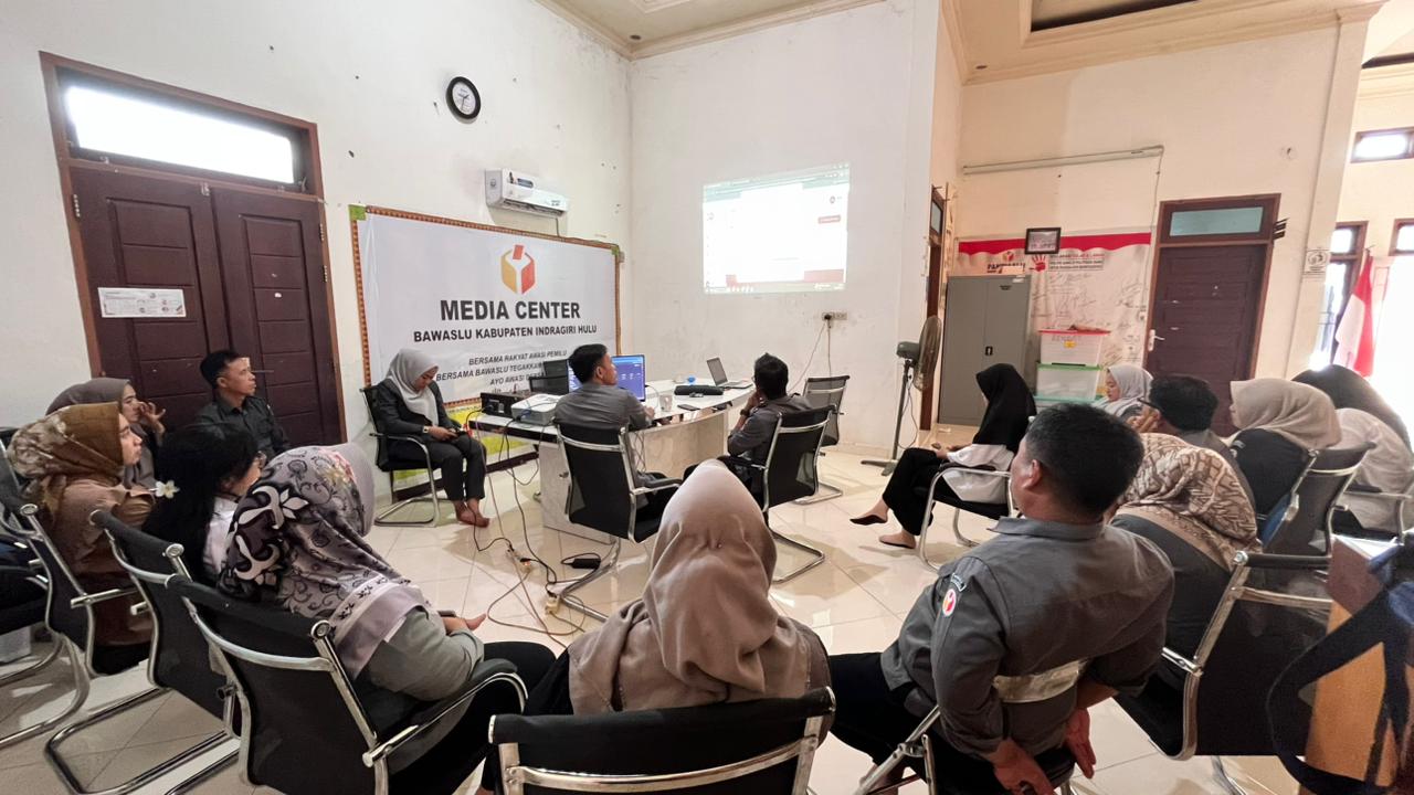 Sosialisasi Penggunaan Big Data Administrasi di kantor Bawaslu INHU