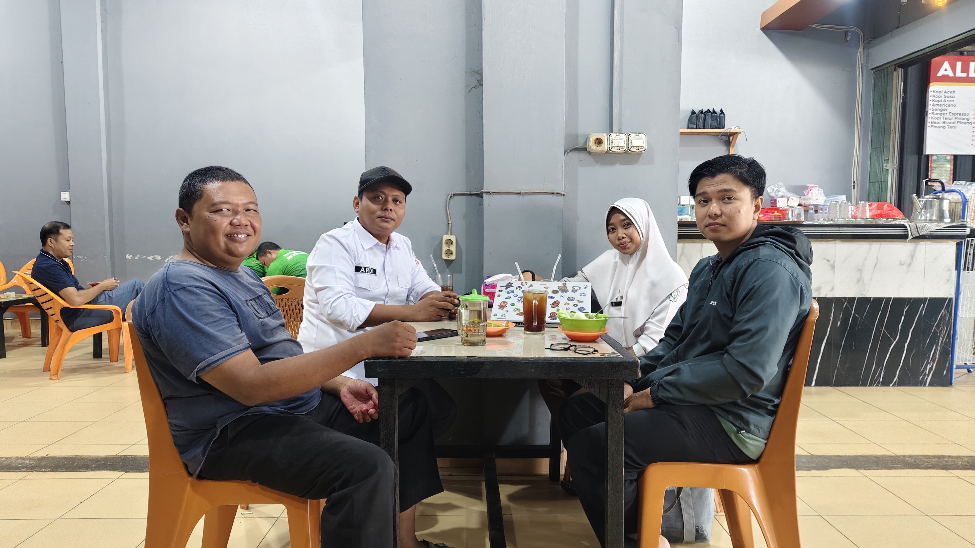 Staf Bawaslu Kabupaten Indragiri Hulu, Ardi Amsyar, S.I.Kom, bersama Komunitas Peduli Demokrasi Indragiri Hulu (KPD-INHU)
