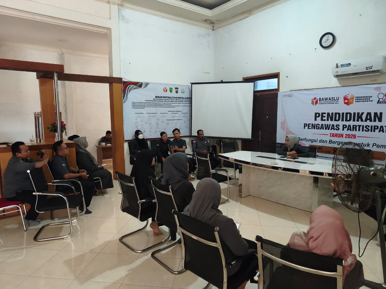 Rapat Rutin Senin Bawaslu INHU 03/08/2026 di Pimpin Oleh Anggota Bawaslu INHU Salestia Deni.,SH.,MH