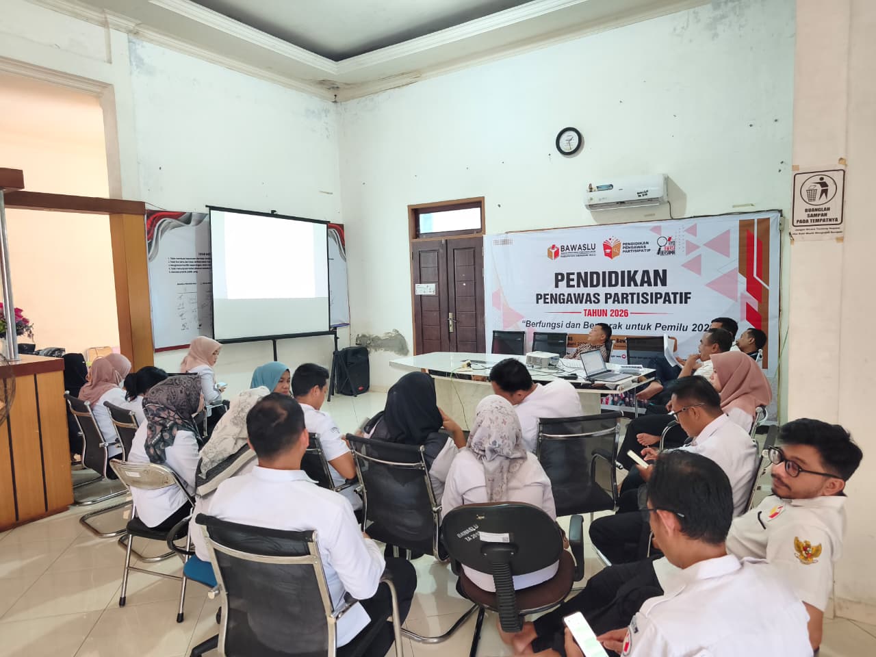 Rapat Pembahasan IKU dan Bawaslu Membelajarkan