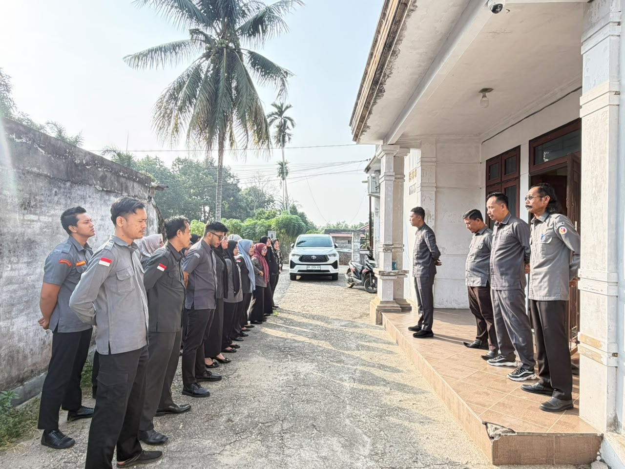 Apel Senin 10 Agustus 2026 di Kantor Bawaslu INHU dengan Pembina Apel Anggota Bawaslu INHU Dwi Apriansyah Indra,SE.,.MM