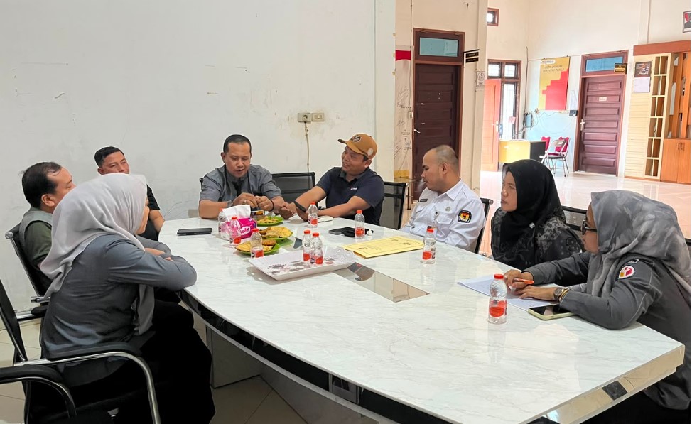 Badan Pengawas Pemilihan UMUM Kabupaten INHU saat KPU Koordinasi Jelang Pleno PDPB Triwulan III di Kantor Bawaslu INHU