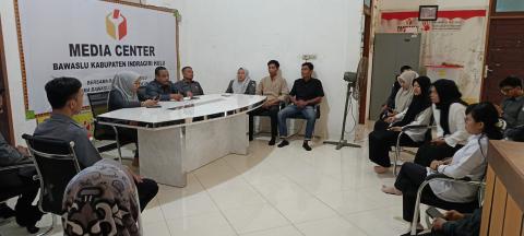 Rapat Senin di Kantor Bawaslu INHU