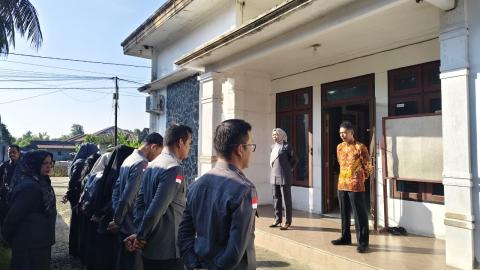 Apel Senin di Kantor Bawaslu INHU yang sebagai Pembina Anggota Bawaslu INHU Salestia Deni,SH.,MH