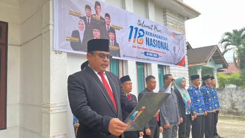 Ketua Bawaslu INHU Dedi Risanto saat Menjadi Pembina Upacara hari Kebangkitan Nasional