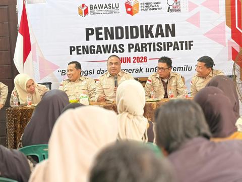 Ketua dan anggota Bawaslu INHU Pada saat Pendidikan Pengawas Partisipatif 2026 di Kantor Bawaslu INHU Kamis 04 Juni 2026