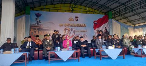 Ketua Bawaslu INHU Dedi Risanto Pada saat menghadiri Acara HUT BAYANGKARA di Lapangan RTH Rengat 