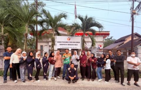 Jajaran Bawaslu INHU Pada saat Jalan sehat pada program  Jumat Sehati  