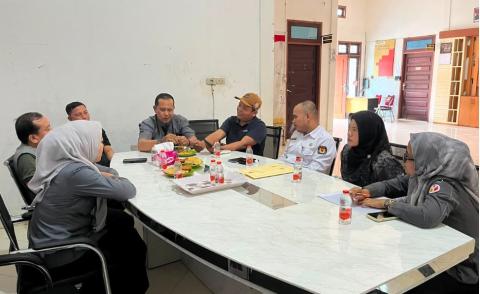 Badan Pengawas Pemilihan UMUM Kabupaten INHU saat KPU Koordinasi Jelang Pleno PDPB Triwulan III di Kantor Bawaslu INHU