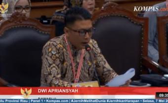 Anggota Bawaslu INHU Dwi Apriansyah Indra Saat Menyampaikan Keterangan Pihak Terkait dalam PHPU Pileg 2024 di MK