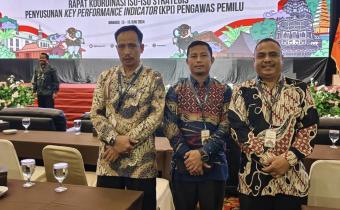 Ketua dan anggota serta Kepala Sekretariat Bawaslu INHU Pada Saat Hadiri Kegiatan Rapat Koordinasi (rakor) Issu-issu Strategis Penyusunan Key Performance Indikator (KPI) 