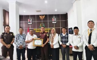 Ketua dan Anggota Bawaslu INHU Pada Saat silaturrahmi ke Kejari Rengat