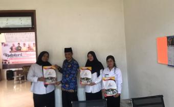 Koordinator Sekretariat Bawaslu INHU Suryadi Saat Menerima CPNS Bawaslu 