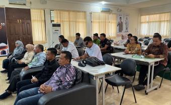 Anggota Bawaslu INHU Said M Affandi Saat Mengikuti Kegiatan di kantor Bawaslu Riau