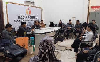 Rapat Mingguan Bawaslu INHU