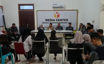 Rapat Mingguan Bawaslu INHU