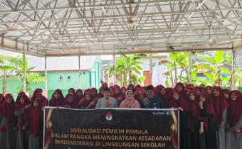 Ketua Bawaslu INHU Saat kegiatan di SMA IT Kahar Rahman Rengat