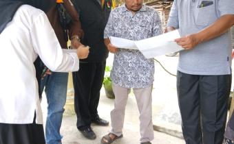 Ketua Bawaslu INHU Dedi Risanto saat melakukan Pengawasan COKTAS PDPB di Kec Seberida