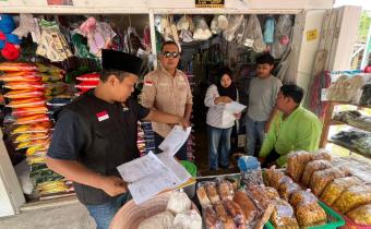 Anggota Bawaslu INHU Said M Affandi Saat Melakukan Uji Petik di Desa Usul Kecamatan Batang Gansal