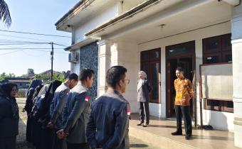 Apel Senin di Kantor Bawaslu INHU yang sebagai Pembina Anggota Bawaslu INHU Salestia Deni,SH.,MH