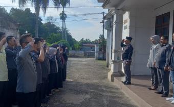 Bawaslu Kabupaten Indragiri Hulu melaksanakan kegiatan Apel Senin, 25 Mei 2026, yang dipimpin oleh Anggota Bawaslu Inhu, M. Lukman Said, sebagai pembina apel.