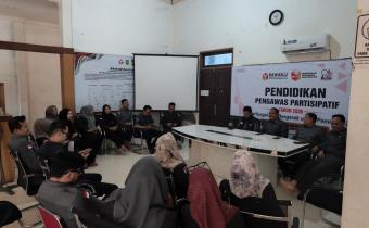 Rapat Mingguan di Kantor Bawaslu INHU 