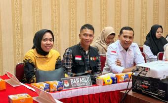 Anggota Bawaslu INHU Pada saat Menghadiri Rapat Pleno Rekapitulasi Pemutakhiran Data Pemilih Berkelanjutan (PDPB) Triwulan II Tahun 2026
