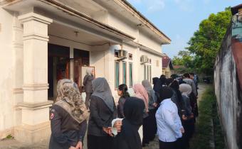 Apel Senin Bawalsu INHU dengan Pembina Apel Anggota Bawaslu INHU Salestia Deni.,SH.,MH
