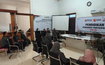 Rapat Rutin Senin Bawaslu INHU 03/08/2026 di Pimpin Oleh Anggota Bawaslu INHU Salestia Deni.,SH.,MH