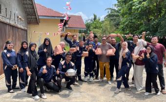 Perlombaan 17 an agustus di Kantor bawaslu INHU